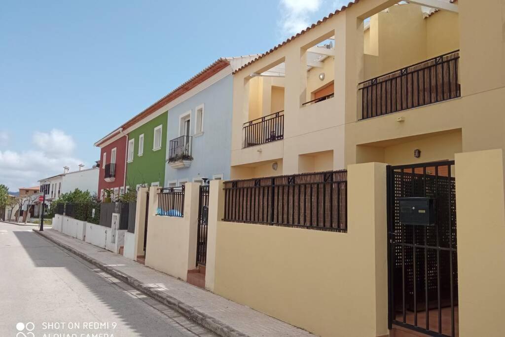 Loft Alquiler Alcalali Apartment Luaran gambar